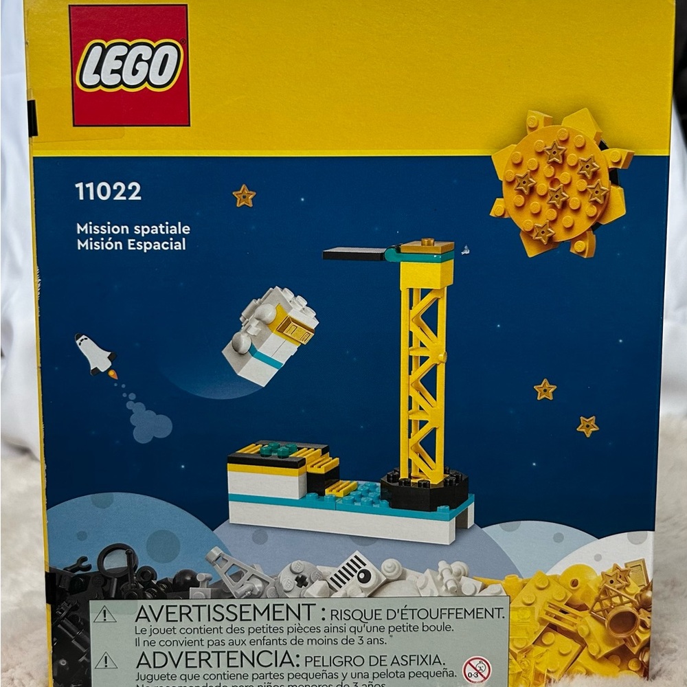 Lego Classic Space Mission Set- 1700 pieces - Picture 4 of 7
